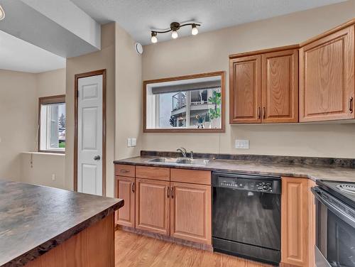 1-85 Sunrise Way Sw, Medicine Hat, AB - Indoor Photo Showing Kitchen With Double Sink