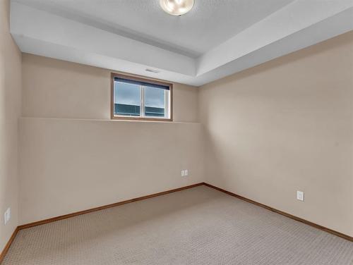 1-85 Sunrise Way Sw, Medicine Hat, AB - Indoor Photo Showing Other Room