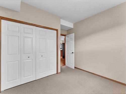 1-85 Sunrise Way Sw, Medicine Hat, AB - Indoor Photo Showing Other Room