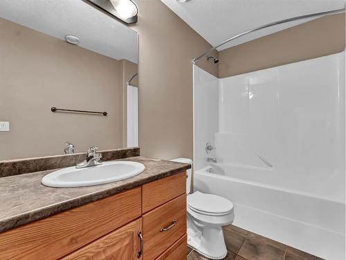 1-85 Sunrise Way Sw, Medicine Hat, AB - Indoor Photo Showing Bathroom