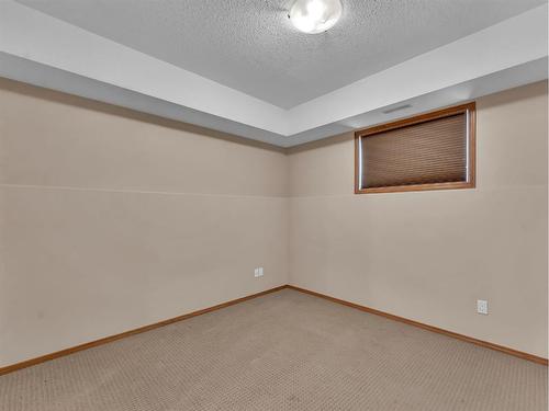 1-85 Sunrise Way Sw, Medicine Hat, AB - Indoor Photo Showing Other Room