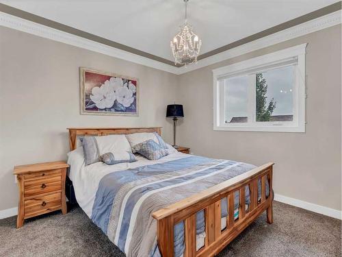 52 Hamptons Crescent Se, Medicine Hat, AB - Indoor Photo Showing Bedroom