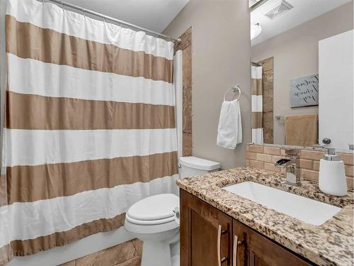 52 Hamptons Crescent Se, Medicine Hat, AB - Indoor Photo Showing Bathroom