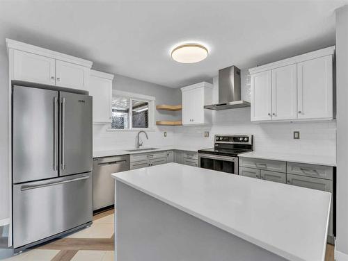 2965 Lamb Court Se, Medicine Hat, AB - Indoor Photo Showing Kitchen With Upgraded Kitchen