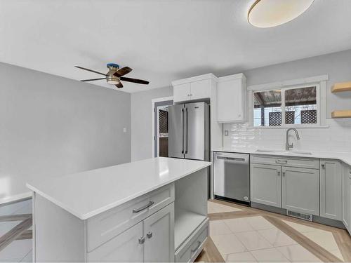 2965 Lamb Court Se, Medicine Hat, AB - Indoor Photo Showing Kitchen