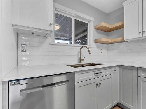 2965 Lamb Court Se, Medicine Hat, AB - Indoor Photo Showing Kitchen With Double Sink