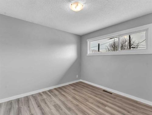 2965 Lamb Court Se, Medicine Hat, AB - Indoor Photo Showing Other Room