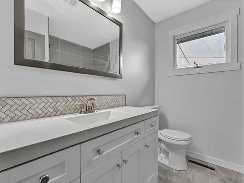 2965 Lamb Court Se, Medicine Hat, AB - Indoor Photo Showing Bathroom