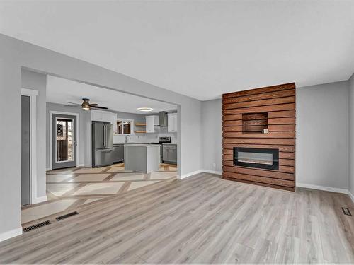 2965 Lamb Court Se, Medicine Hat, AB - Indoor Photo Showing Living Room With Fireplace