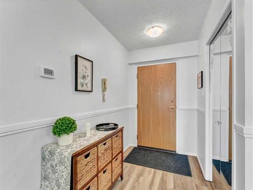 15-1165 16 Street Ne, Medicine Hat, AB - Indoor Photo Showing Other Room