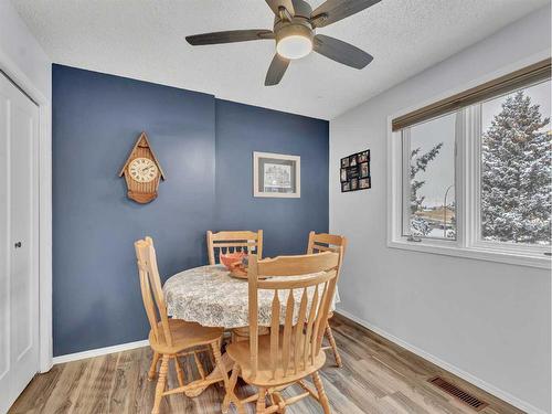 15-1165 16 Street Ne, Medicine Hat, AB - Indoor Photo Showing Dining Room