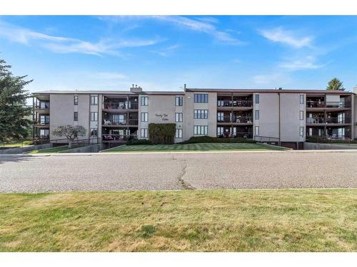 15-1165 16 Street Ne, Medicine Hat, AB - Outdoor With Facade