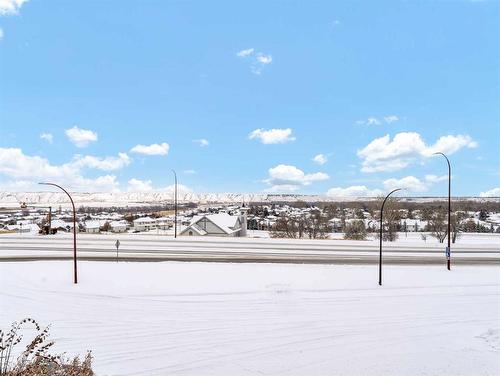 15-1165 16 Street Ne, Medicine Hat, AB - Outdoor With View