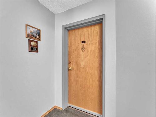 15-1165 16 Street Ne, Medicine Hat, AB - Indoor Photo Showing Other Room