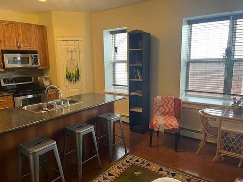 303-371 Aberdeen Street Se, Medicine Hat, AB - Indoor Photo Showing Kitchen With Double Sink