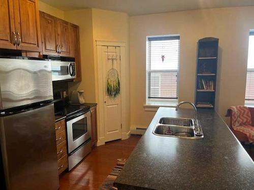 303-371 Aberdeen Street Se, Medicine Hat, AB - Indoor Photo Showing Kitchen With Double Sink