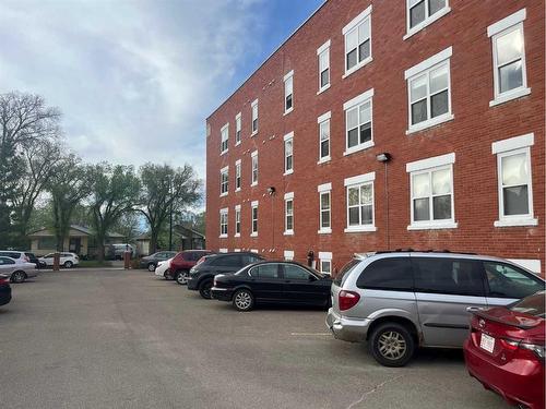 303-371 Aberdeen Street Se, Medicine Hat, AB - Outdoor