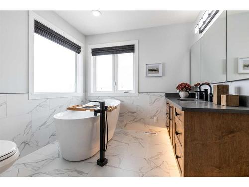 111 Sundance Road Sw, Medicine Hat, AB - Indoor Photo Showing Bathroom