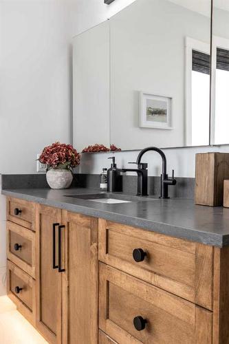 111 Sundance Road Sw, Medicine Hat, AB - Indoor Photo Showing Kitchen