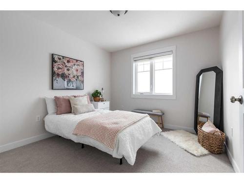 111 Sundance Road Sw, Medicine Hat, AB - Indoor Photo Showing Bedroom