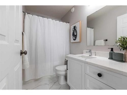 111 Sundance Road Sw, Medicine Hat, AB - Indoor Photo Showing Bathroom