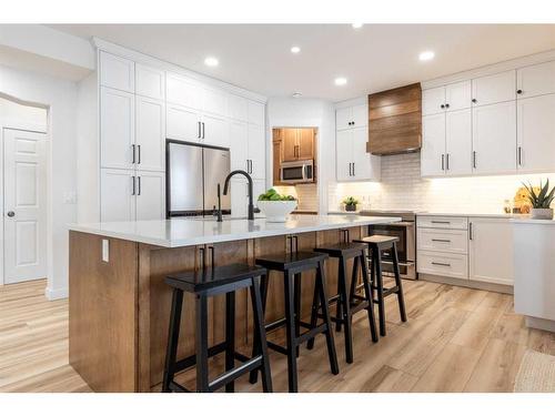 111 Sundance Road Sw, Medicine Hat, AB - Indoor Photo Showing Kitchen With Upgraded Kitchen