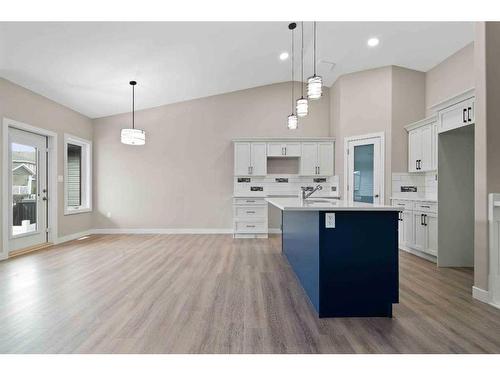 629 Vista Drive Se, Medicine Hat, AB - Indoor Photo Showing Kitchen