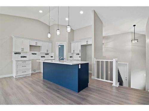 629 Vista Drive Se, Medicine Hat, AB - Indoor Photo Showing Kitchen With Upgraded Kitchen