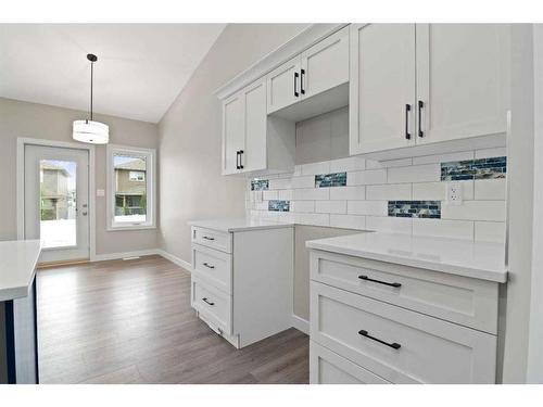 629 Vista Drive Se, Medicine Hat, AB - Indoor Photo Showing Kitchen