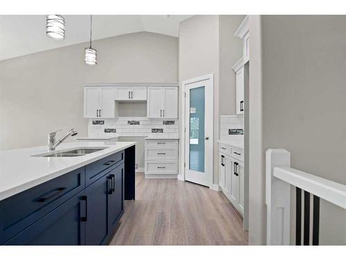 629 Vista Drive Se, Medicine Hat, AB - Indoor Photo Showing Kitchen With Double Sink