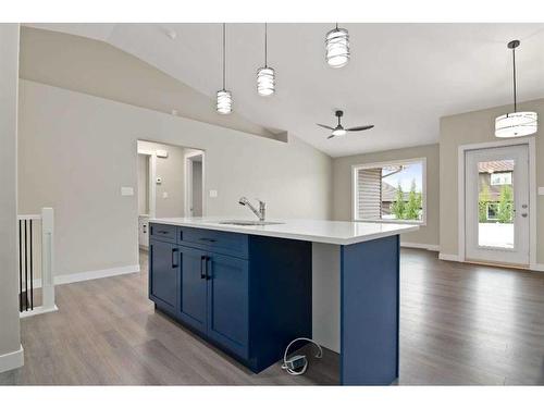 629 Vista Drive Se, Medicine Hat, AB - Indoor Photo Showing Kitchen