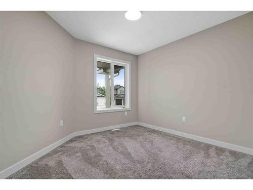 629 Vista Drive Se, Medicine Hat, AB - Indoor Photo Showing Other Room