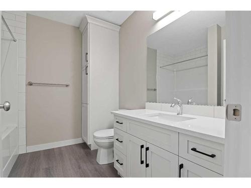 629 Vista Drive Se, Medicine Hat, AB - Indoor Photo Showing Bathroom