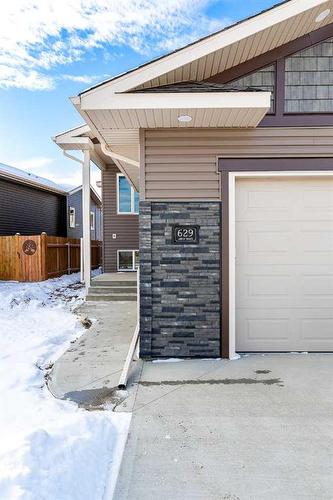 629 Vista Drive Se, Medicine Hat, AB - Outdoor