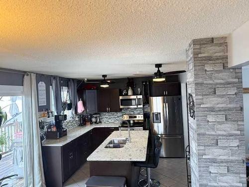 2768 22 Avenue Se, Medicine Hat, AB - Indoor Photo Showing Kitchen With Double Sink