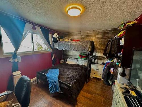 2768 22 Avenue Se, Medicine Hat, AB - Indoor Photo Showing Bedroom