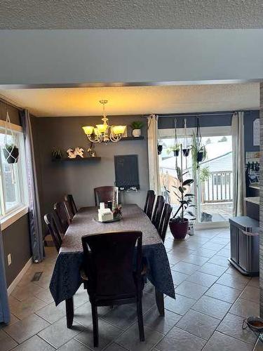 2768 22 Avenue Se, Medicine Hat, AB - Indoor Photo Showing Dining Room