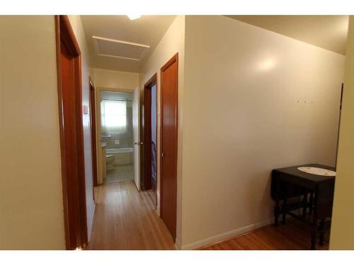 175 7 Street Nw, Medicine Hat, AB - Indoor Photo Showing Other Room