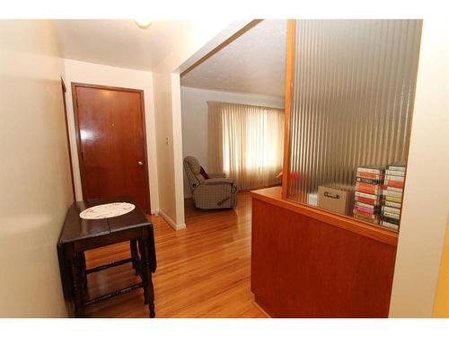 175 7 Street Nw, Medicine Hat, AB - Indoor Photo Showing Other Room