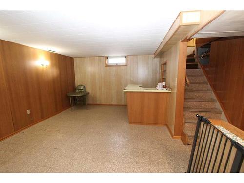 175 7 Street Nw, Medicine Hat, AB - Indoor Photo Showing Other Room