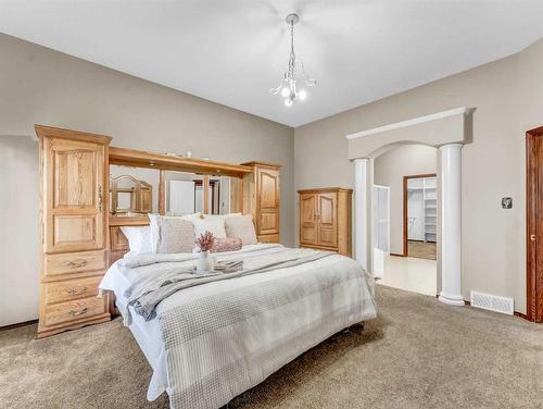 2 Vintage Meadows Court Se, Medicine Hat, AB - Indoor Photo Showing Bedroom