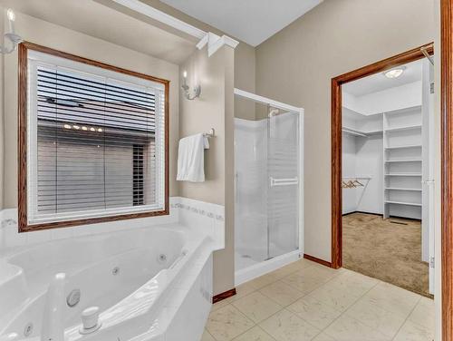 2 Vintage Meadows Court Se, Medicine Hat, AB - Indoor Photo Showing Bathroom