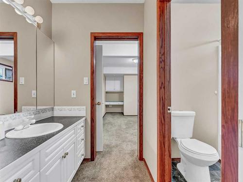 2 Vintage Meadows Court Se, Medicine Hat, AB - Indoor Photo Showing Bathroom