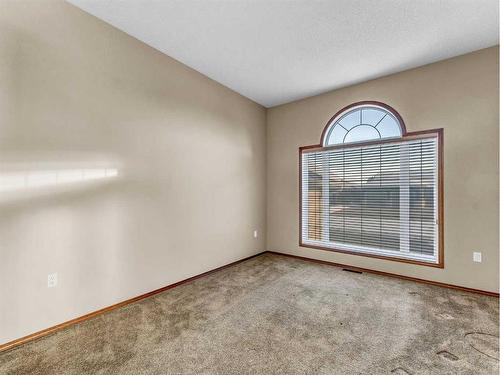 2 Vintage Meadows Court Se, Medicine Hat, AB - Indoor Photo Showing Other Room