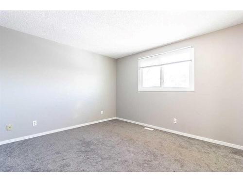 31 Rae Court Se, Medicine Hat, AB - Indoor Photo Showing Other Room