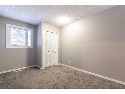 31 Rae Court Se, Medicine Hat, AB - Indoor Photo Showing Other Room