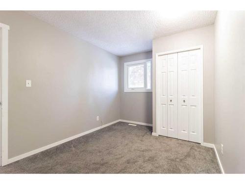 31 Rae Court Se, Medicine Hat, AB - Indoor Photo Showing Other Room