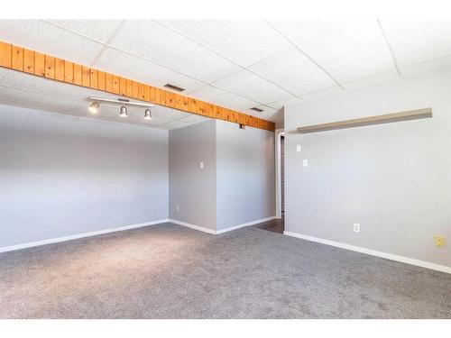 31 Rae Court Se, Medicine Hat, AB - Indoor Photo Showing Other Room