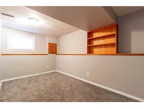 31 Rae Court Se, Medicine Hat, AB - Indoor Photo Showing Other Room