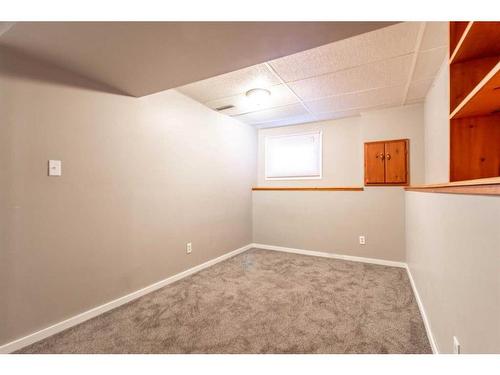 31 Rae Court Se, Medicine Hat, AB - Indoor Photo Showing Other Room